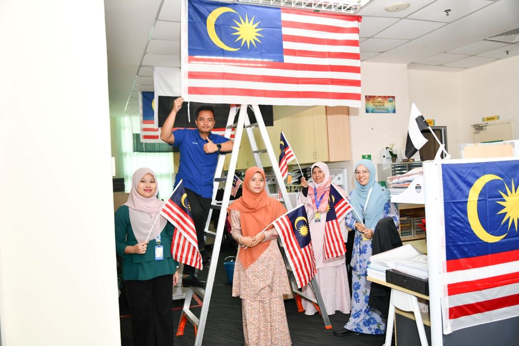 UMPSA adorn their offices with the Jalur Gemilang in honour of